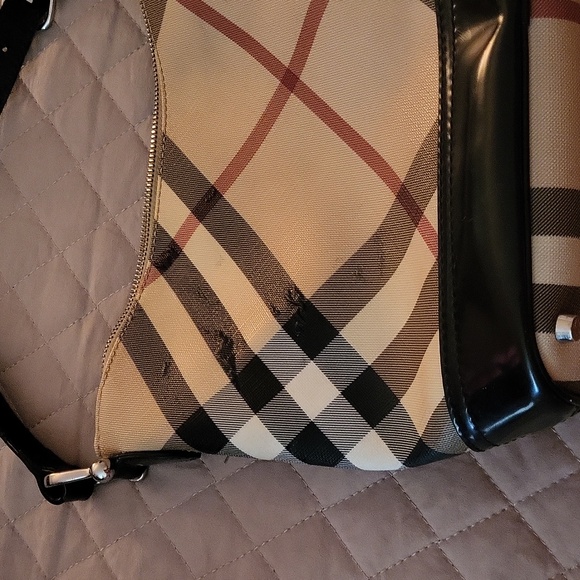 100% authentic Burberry shoulder bag fair condition. Many years left. - Picture 10 of 17